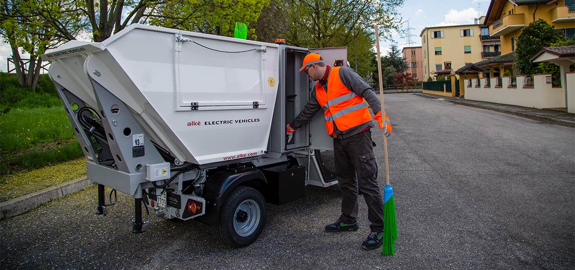 Veicoli elettrici Alke' con box porta attrezzi e vasca raccolta rifiuti