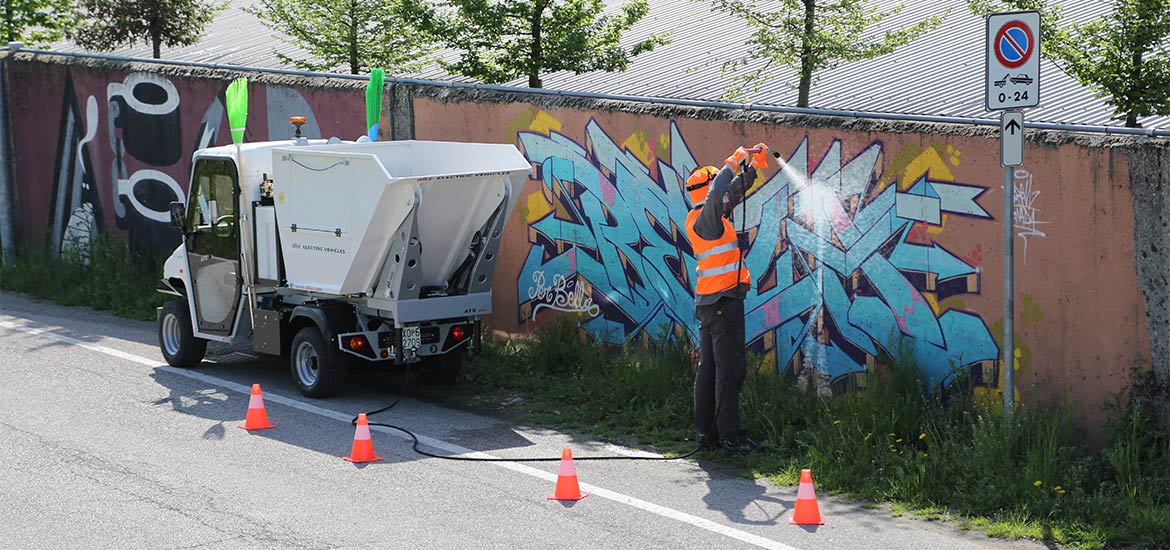Veicoli con idropulitrice e vasca raccolta rifiuti - L'automezzo silenzioso per la pulizia di zone urbane