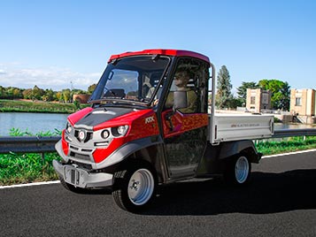 Autocarro con pianale di carico