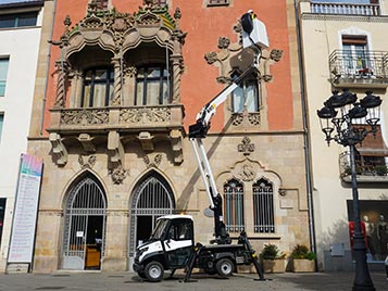 Veicoli elettrici con piattaforma aerea