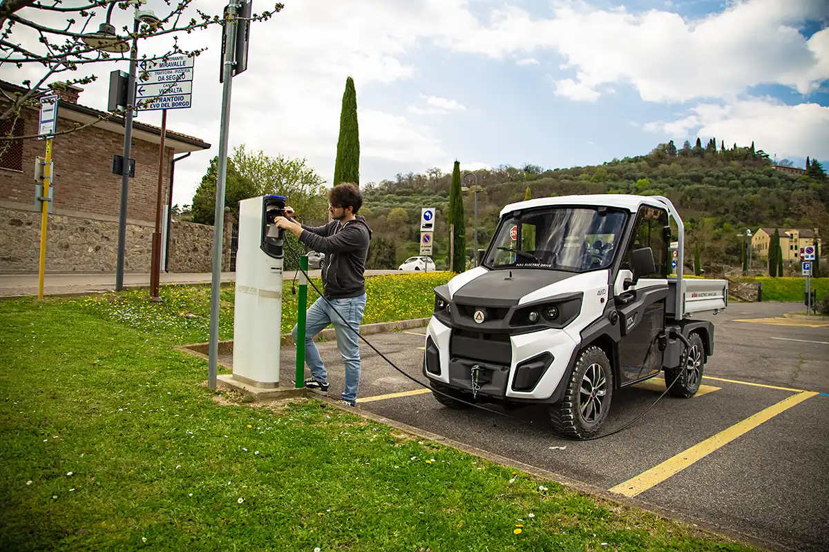 Quanto puoi risparmiare con un'auto elettrica? Calcola online i costi di gestione