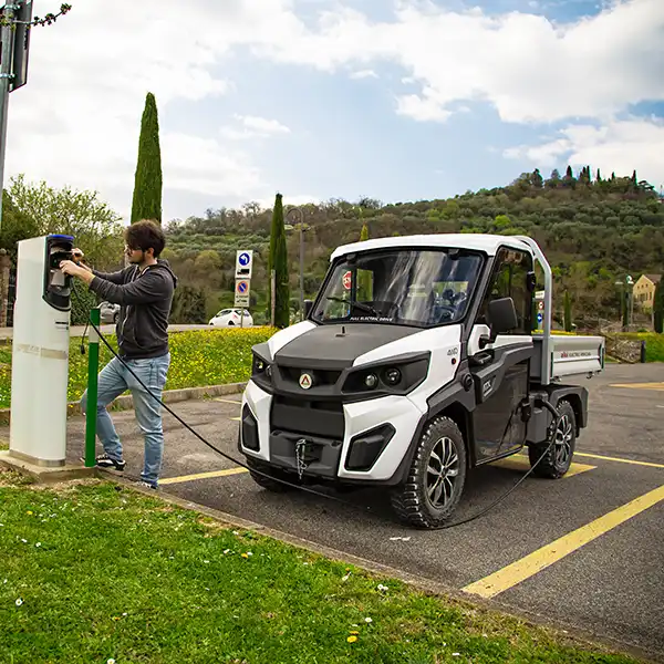 Quanto puoi risparmiare con un'auto elettrica? Calcola online i costi di gestione | ALKE'