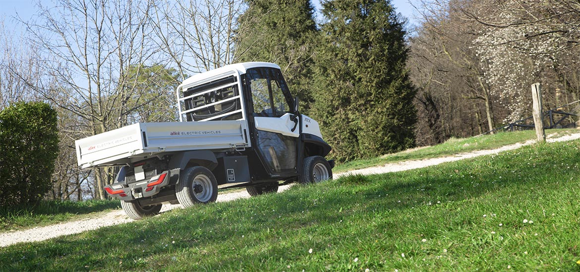 Come si guida un veicolo elettrico su pendenze