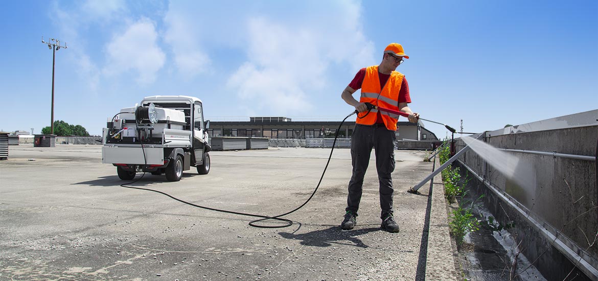 Veicolo elettrico con idropulitrice professionale Alkè