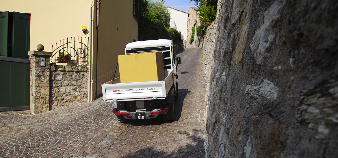 Trasporto merce in salita con furgone elettrico Alke'