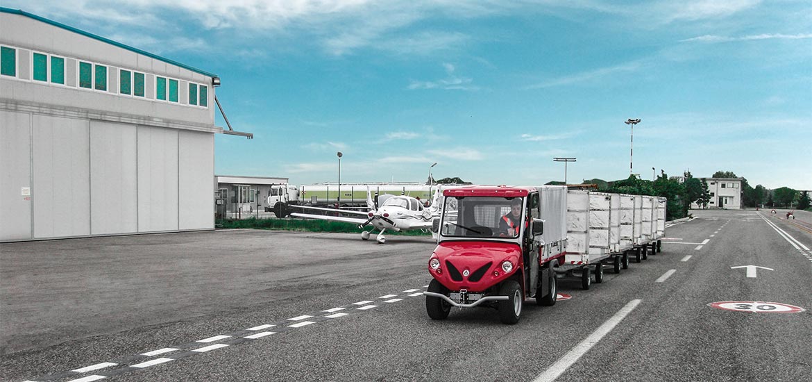 Veicoli elettrici per traino carrelli in aeroporto Alke'