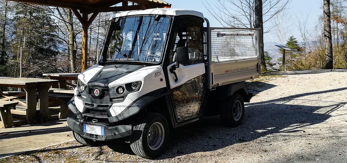 Veicolo a trazione elettrica per parco di montagna