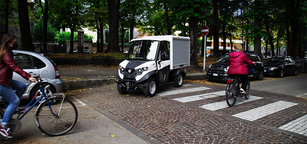 Veicolo elettrico per trasporto e emanutenzione nei campus universitari Alke'