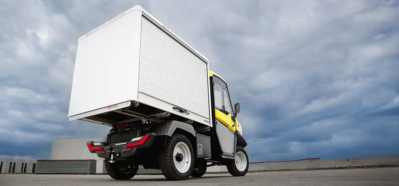 Veicolo elettrico con box chiuso per enti di ricerca e industria chimica farmaceutica
