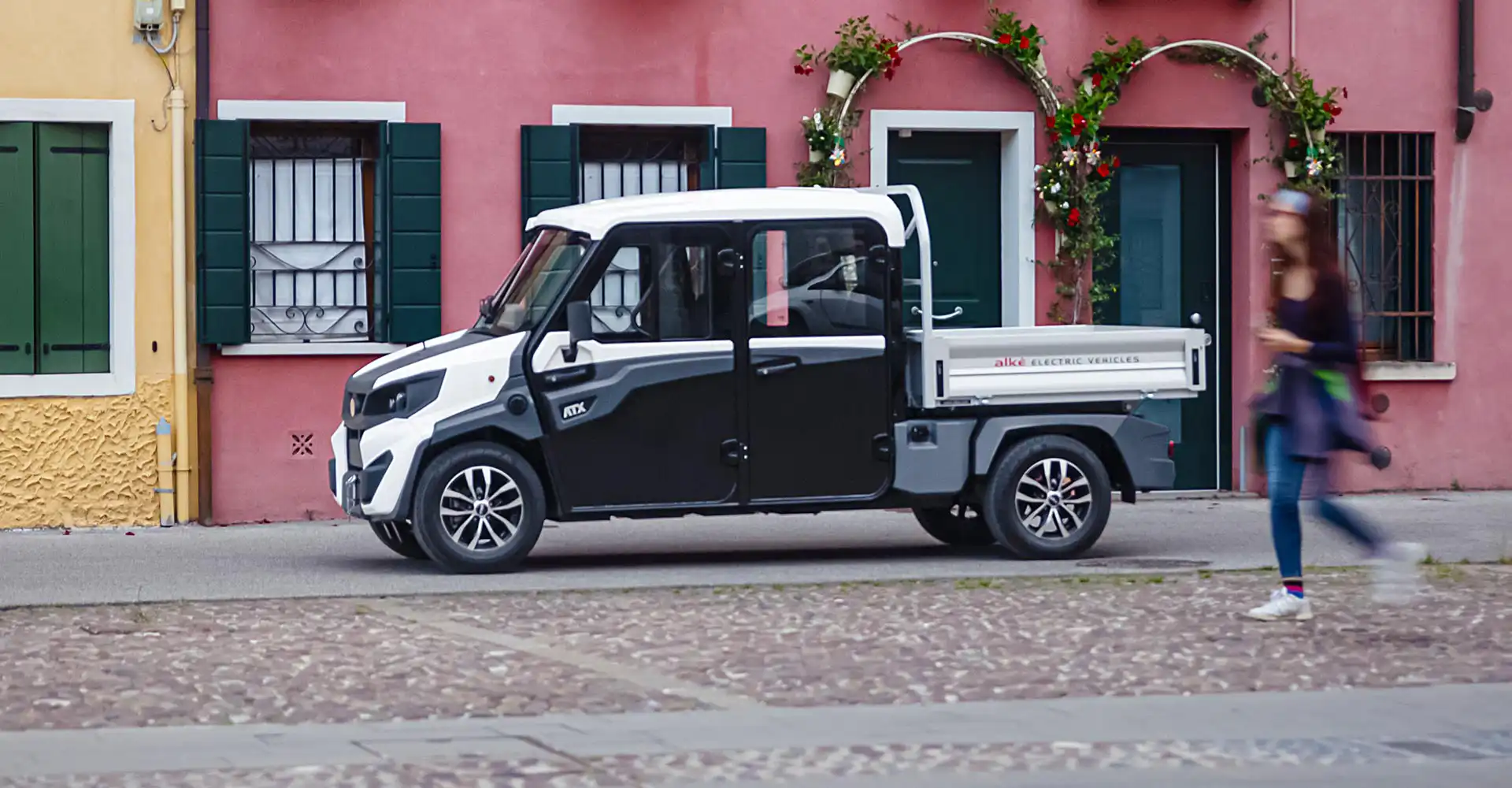 Veicoli elettrici ATX4 doppia cabina - Veicoli 4 posti per trasporto persone e materiale Veicoli elettrici ATX4 doppia cabina - Veicoli 4 posti per trasporto persone e materiale