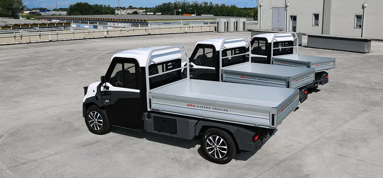 Veicolo commerciale elettrico con pianale di carico