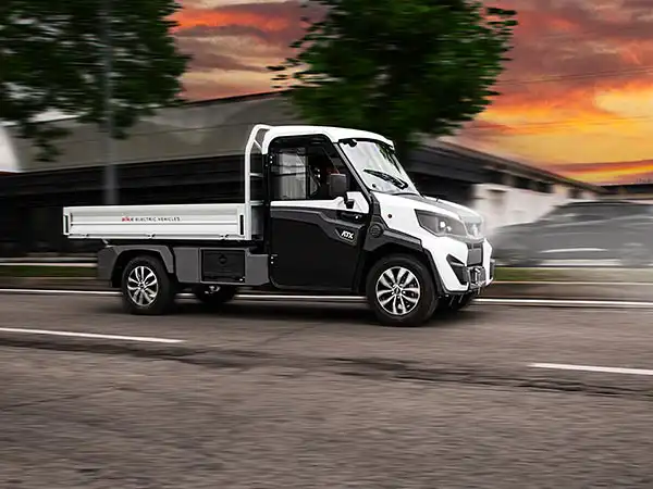 Veicoli elettrici Alke' con pianale e cassone - Capacità di carico fino a 1.600 kg