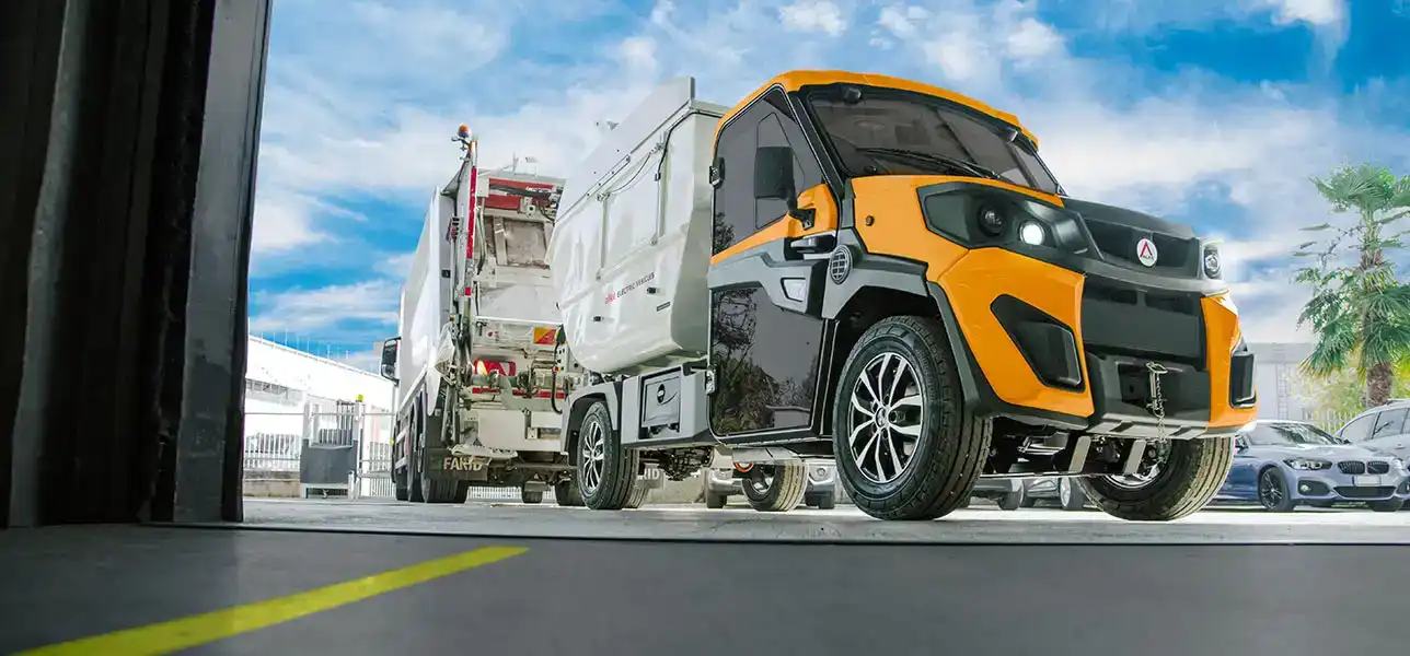 Camion elettrico per spazzatura