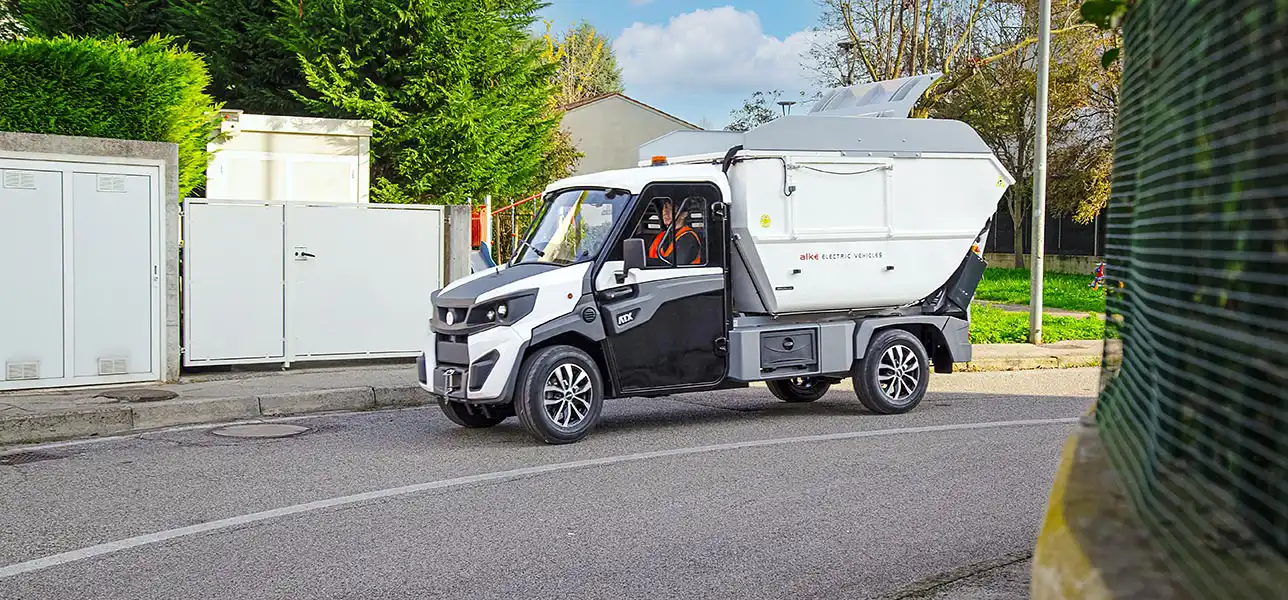 Veicolo ecologico per raccolta rifiuti