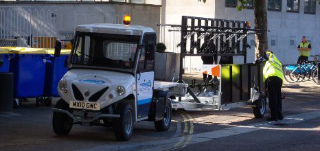 Carico biciclette della piste ciclabili di Londra su veicoli elettrici Alkè