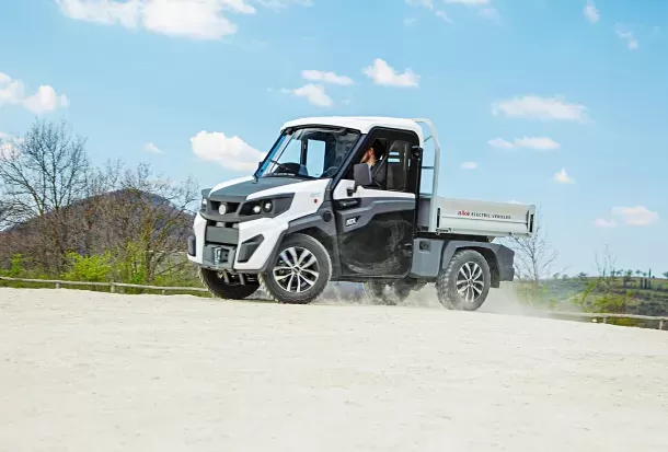 Veicolo elettrico fuoristrada 4x4 ATX4